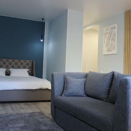 Студия "Loft" Apartment Pavlodar Luaran gambar
